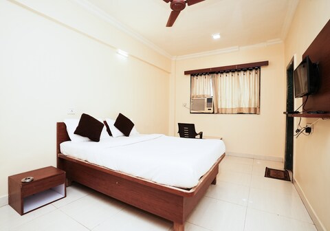 Hotel Della Comfort near Ambreshwar Shiv Mandir, Ambernath