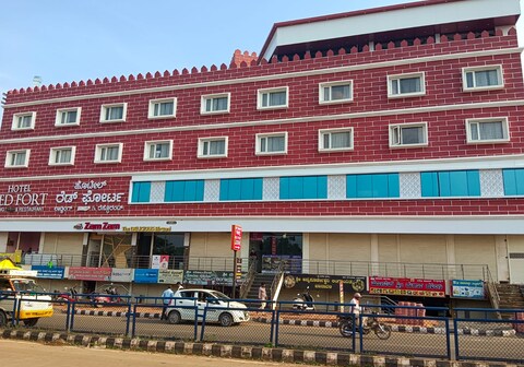 Hotel Red Fort Lodging And Boarding Restaurant