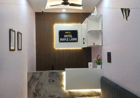 Hotel Maple Lawn