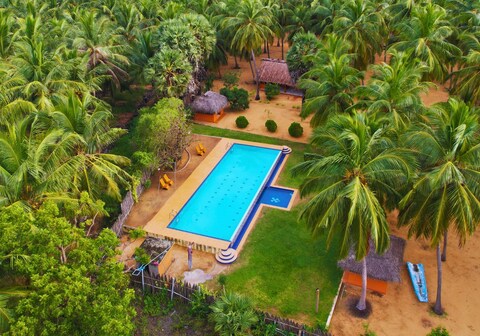 Roshanne Beach Resort