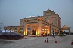 Golden Galaxy Hotel & Resorts, Delhi Golden Galaxy Hotel & Resorts, Delhi