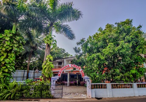 Mayonna Creek Side | Rooms & Restaurant