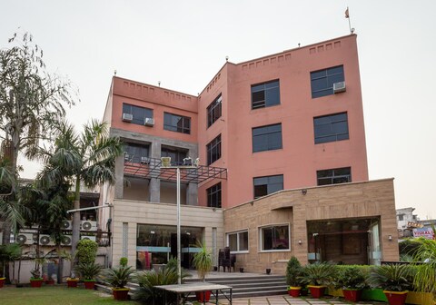 Hotel Shrinath Palace - 1km from Railway Station
