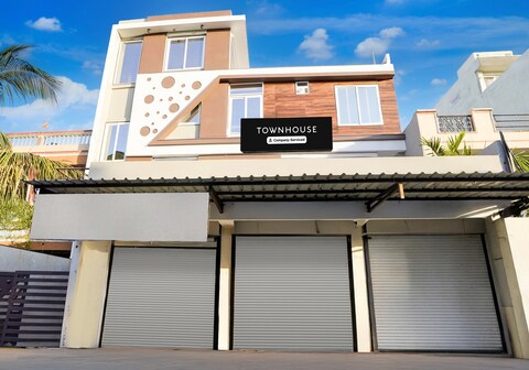 Super Townhouse Rajendra Nagar Main Road