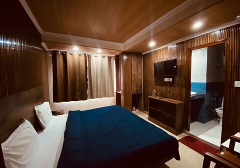 Dzire Inn ( 20 Mtrs From Mall road )