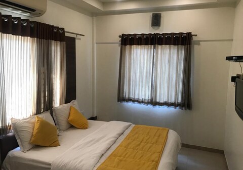 Hotel Radhika