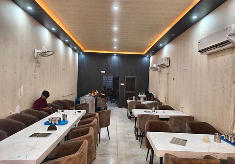 Krishna guest house 700 meter away from Rammandir