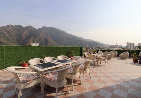 Hotel Tapovan By Terraa Hotels