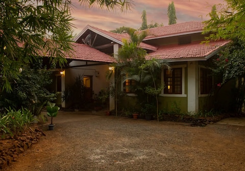 SaffronStays Laburnum House, Vikramgad