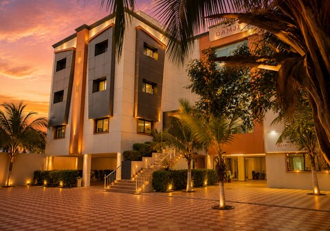 Damji Hotel