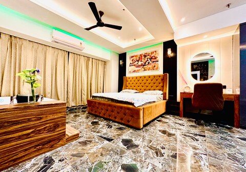 Jacuzzi Bathtub Rooms In Noida