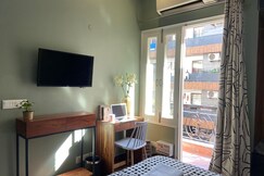 Boutique Modern Studio Private Balcony and Kitchen, Delhi Boutique Modern Studio Private Balcony and Kitchen, Delhi