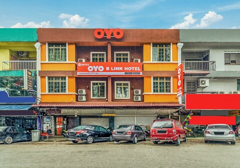 OYO 89703 B Link Hotel