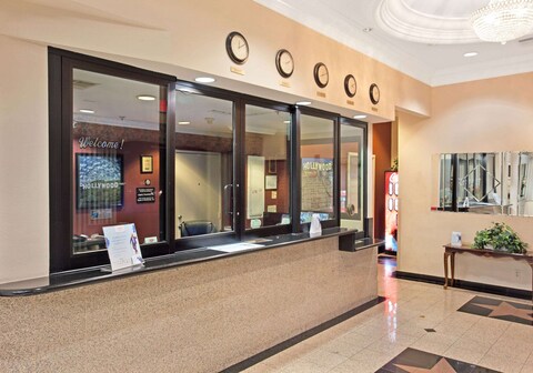 Super 8 by Wyndham Hollywood/LA Area