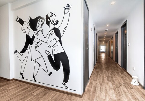 OYO Townhouse 539 Transit Express