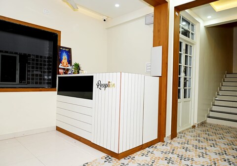 Veeer Executive Lodging, Jejuri