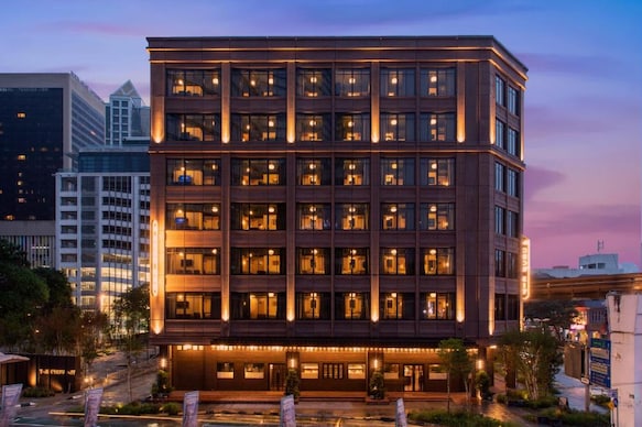 The Chow Kit - an Ormond Hotel