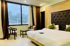 Hotel November @ 1min from Zirakpur bus stand, Zirakpur Hotel November @ 1min from Zirakpur bus stand, Zirakpur