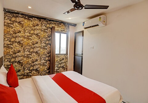 Hotel O Little station