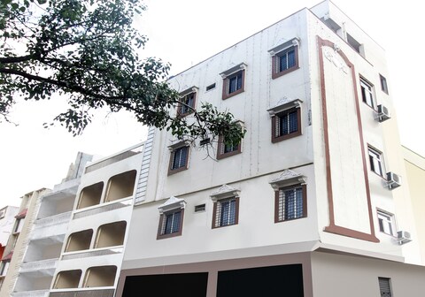 Hotel O M R residency