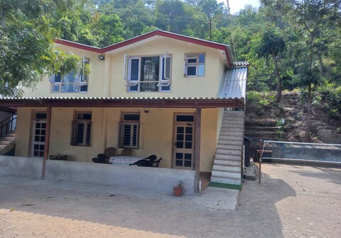 The Silver Oak Homestay | Rooms | WiFi | Parking