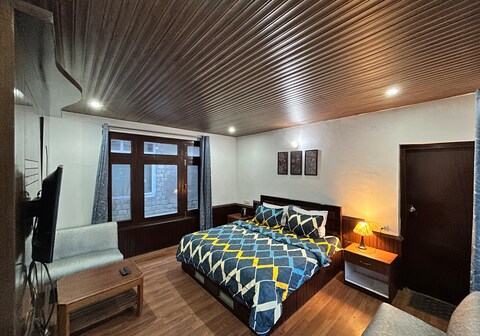 HOTEL DEVIDYAR
