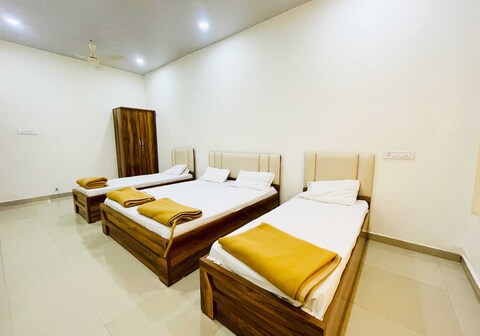 Hotel Amit Cafe and Lodging Bhimashankar Pune