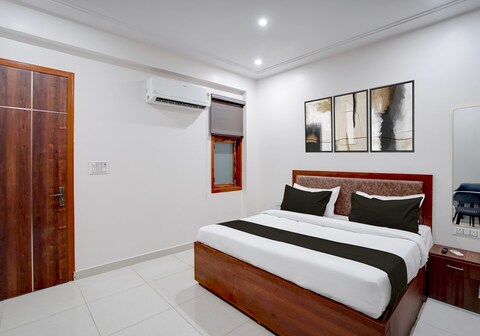 HOTEL O RED TREE