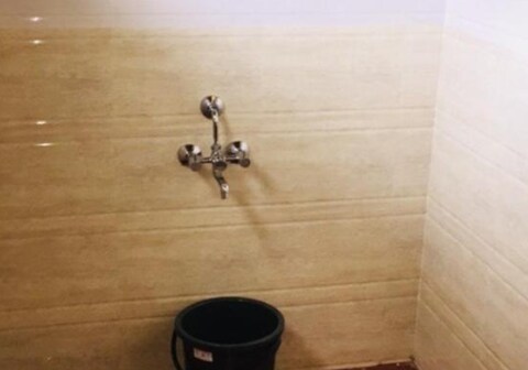 Red Rock Homestay | Rooms & Pool