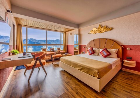 Himalayan Hues | Serene with Kanchenjunga Views