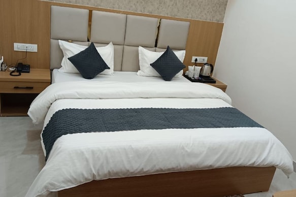 Hotel The Royal Jewel