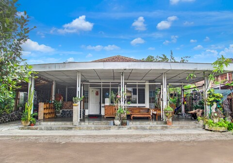 Hotel O Prawirotaman Near Keraton Yogyakarta Formerly Chez Laelik Guesthouse