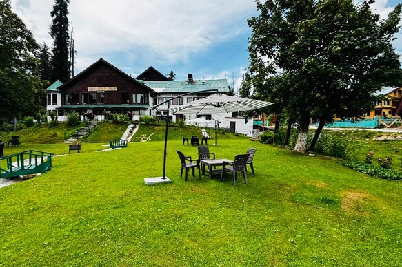 Pine Palace Resort