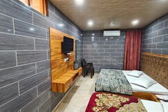 Chintpurni Yatri Niwas, Katra Chintpurni Yatri Niwas, Katra