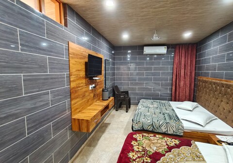 Chintpurni Yatri Niwas