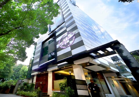 Southern Plaza