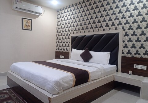 Hotel prakshi palace