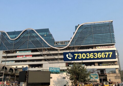 Konnect Inn POD Hotel | Near IGI Airport & Opposite NDLS