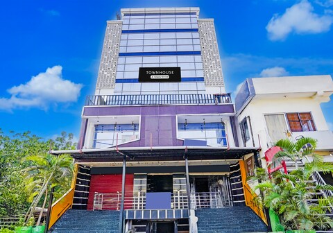 Super Townhouse Zero Mile Gandhi Setu Formerly Classic Court