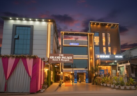 Via The Grand Palace