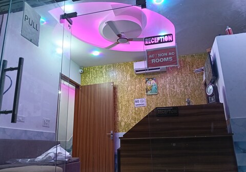 Hotel Shri Girraj Dham Vrindavan