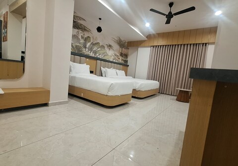 White Panda Hotels SHREE RADHE DWARKA