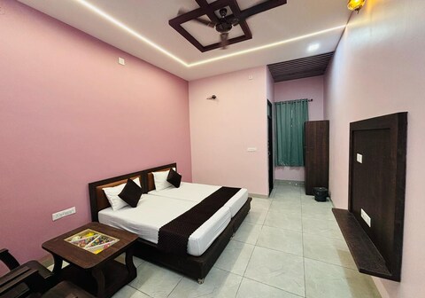 Shree Krishna Hotel & Restaurant