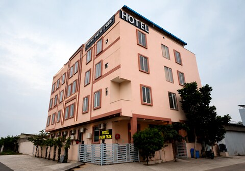 HOTEL PALM TREE