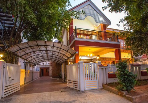 Redstone Villa and Suite | Rooms & Restaurant