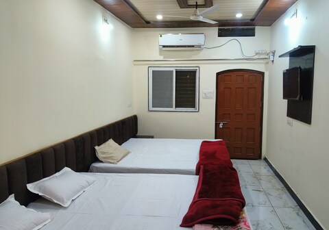 Kumkum guest House