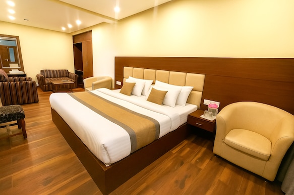 Hotel Samrat | On Mall Road with Complimentary Parking