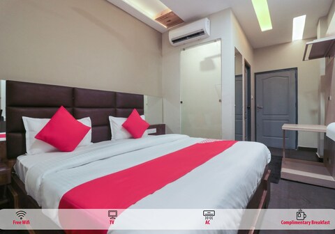 The Clock Tower Rooms & Cafe