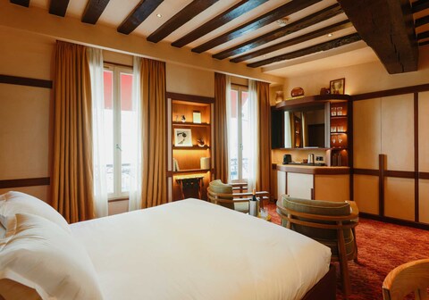 Confidential 2 Hotel - Deluxe Room - Louvre