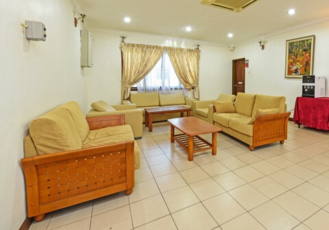 Capital O 90434 Marmoris House